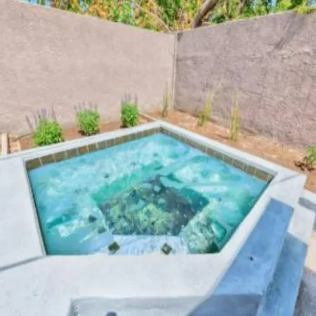 Relaxing 1 Story Villa Hot Tub Bbq By The Strip